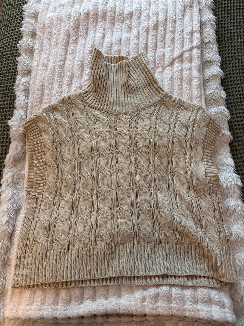 Sleeveless Cable Knit Turtleneck Sweater Vest - Cream